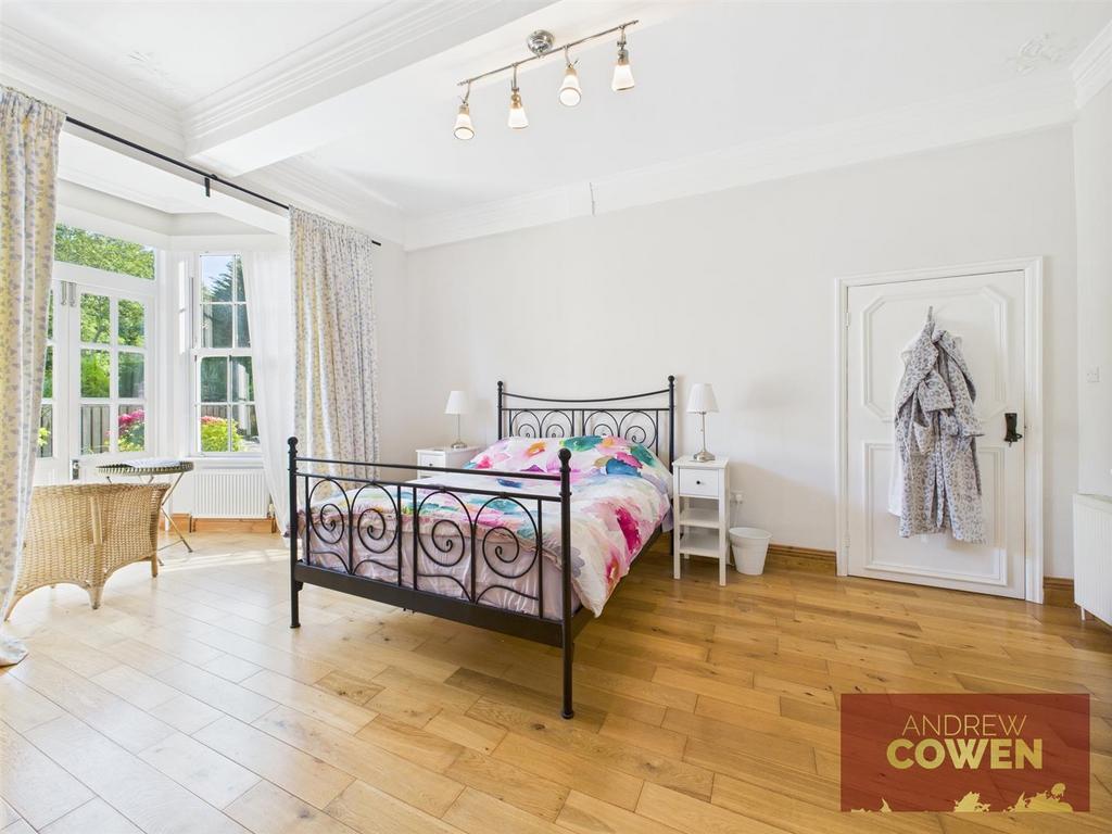 CAM05382 G0-PR0043-STILL043.jpg