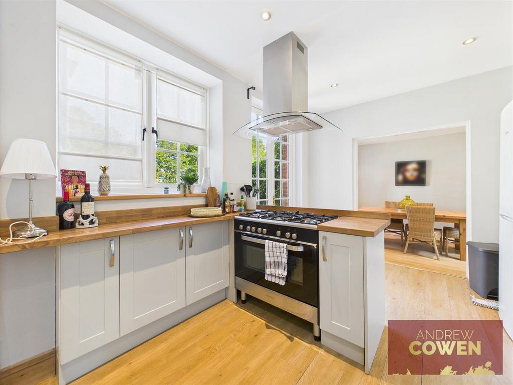 CAM05382 G0-PR0043-STILL002.jpg