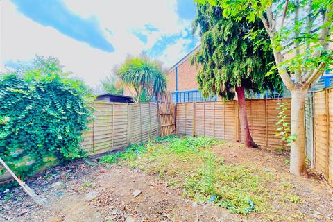 5 bedroom house for sale, Borwick Avenue, London E17