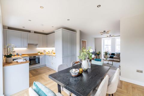 4 bedroom semi-detached house to rent, Greenway Drive, Shirley, CR0