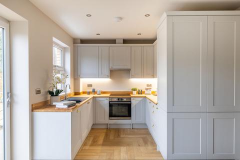 4 bedroom semi-detached house to rent, Greenway Drive, Shirley, CR0