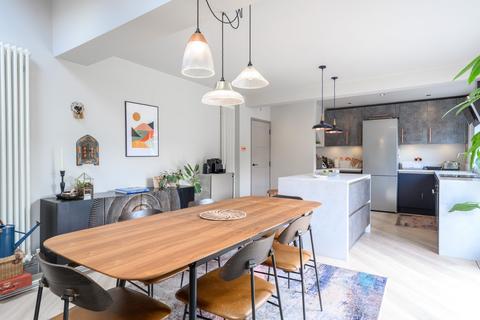 undefined, Havers Avenue, Hersham Village, KT12