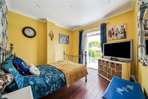 3 bedroom flat for sale, Alder Road, London SW14