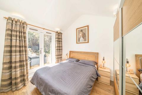 2 bedroom flat for sale, Allfarthing Lane, London SW18