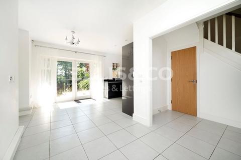 1 Adam Close, London, NW7 1FL
