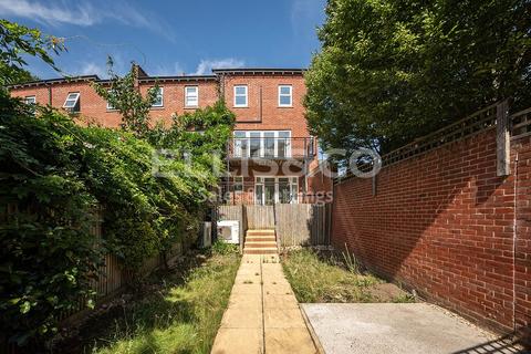 1 Adam Close, London, NW7 1FL