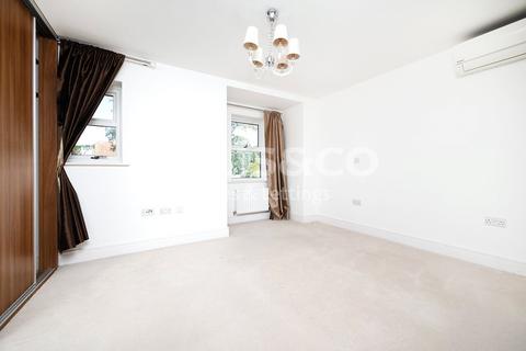 1 Adam Close, London, NW7 1FL