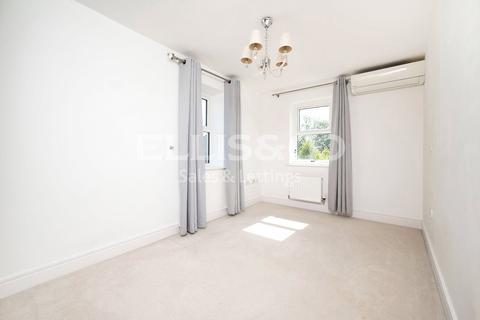 1 Adam Close, London, NW7 1FL