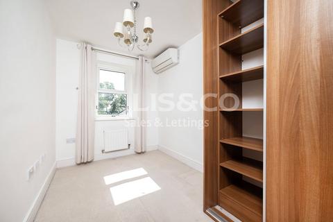 1 Adam Close, London, NW7 1FL