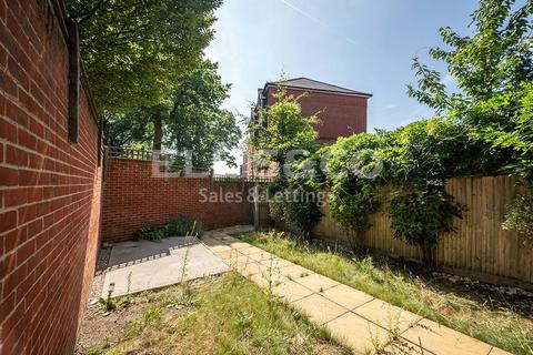 1 Adam Close, London, NW7 1FL