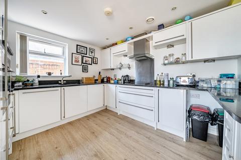 2 bedroom flat for sale, Elm Grove, Hampshire PO5