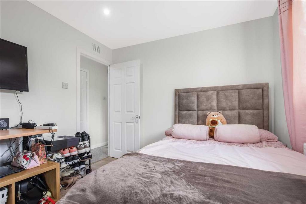 Bedroom Three (2)