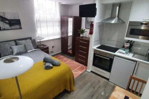 1 bedroom flat to rent, Portnall Road