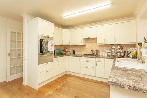 4 bedroom semi-detached house for sale, Hazel Close, Eythorne, Kent, CT15