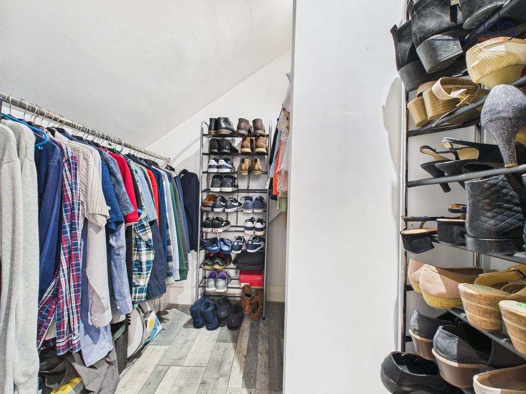 Walk-in Wardrobe