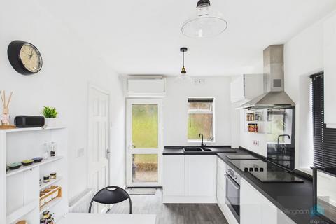 14 Ashfield Crescent, Wollescote, Stourbridge, DY9 9AZ