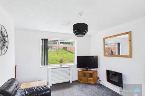 14 Ashfield Crescent, Wollescote, Stourbridge, DY9 9AZ