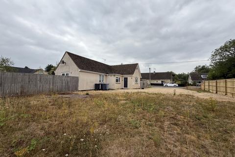 3 bedroom detached bungalow for sale, Lawton Avenue, Carterton, Oxfordshire, OX18