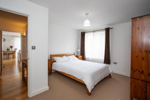 2 bedroom flat for sale, Clephane Road, London, N1
