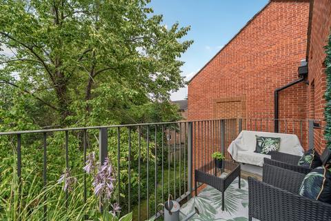 71 Elgin Gardens, Guildford, GU1 1UB