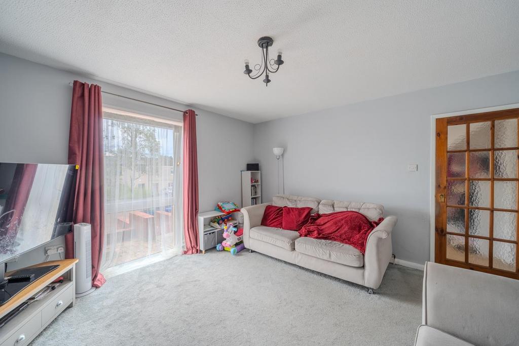 14 Neath Court-8.jpg