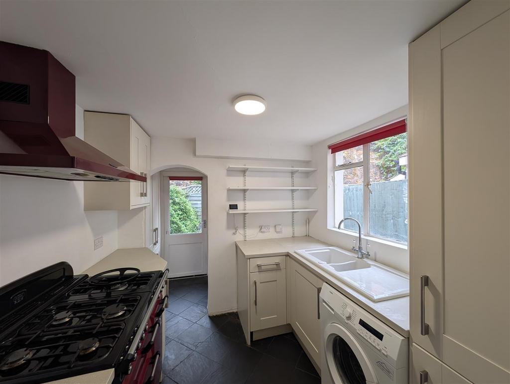 Kitchen 1.jpg