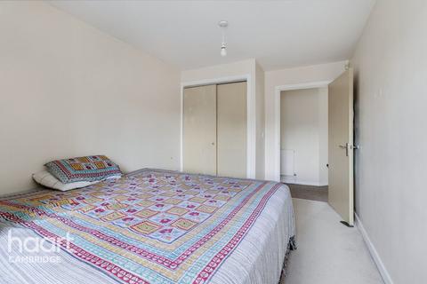 2 bedroom flat for sale, Buttercup Road, Cambridge