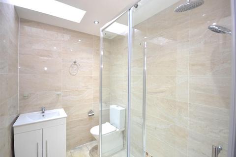 15 Fairview Close, London, E17 5HJ