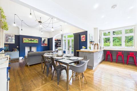 62 Heathhurst Road, South Croydon, CR2 0BA