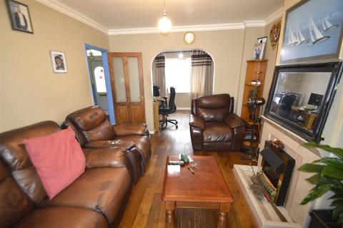 3 bedroom terraced house for sale, Rutland Gardens, Dagenham