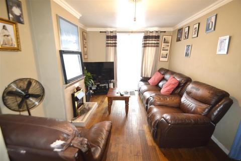 3 bedroom terraced house for sale, Rutland Gardens, Dagenham