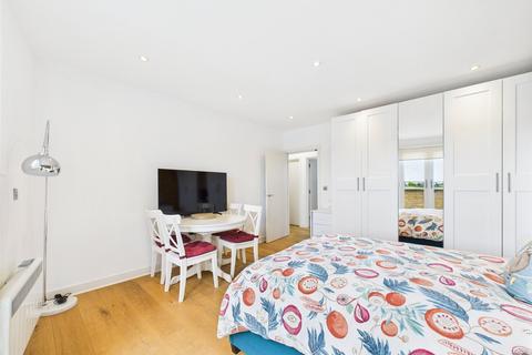2 bedroom flat for sale, Hainault Road, Romford RM5