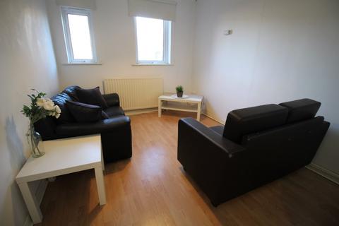 3 bedroom flat to rent, Flat 1T, 13 Kelso Road, Leeds, LS2 9PR