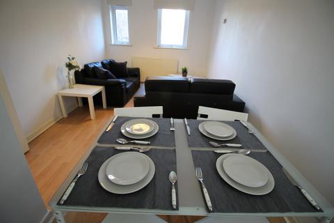 3 bedroom flat to rent, Flat 1T, 13 Kelso Road, Leeds, LS2 9PR
