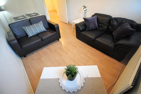 3 bedroom flat to rent, Flat 1T, 13 Kelso Road, Leeds, LS2 9PR