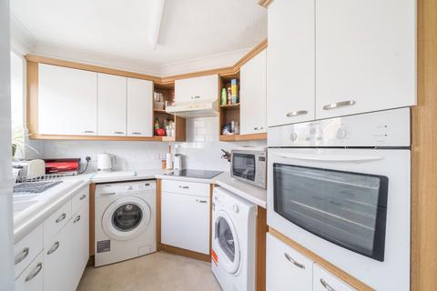 1 bedroom flat for sale, Mervyn Road, Shepperton, TW17