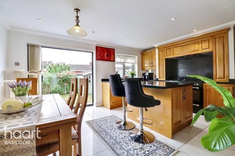 4 bedroom semi-detached house for sale, Dedham Close, Billericay