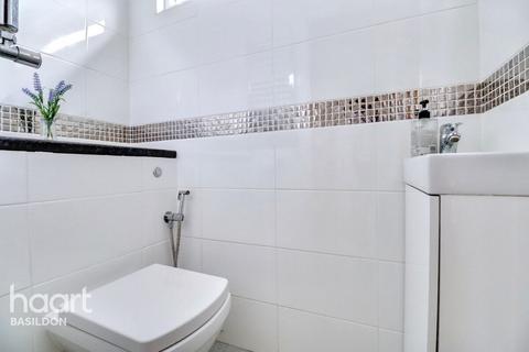 4 bedroom semi-detached house for sale, Dedham Close, Billericay