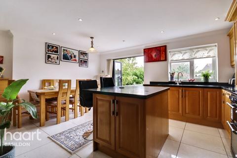 6 Dedham Close, Billericay, CM11 2EB