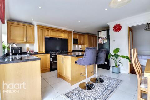6 Dedham Close, Billericay, CM11 2EB
