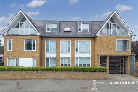 1 bedroom apartment for sale, Valley Hill, Loughton, IG10