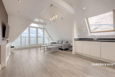 1 bedroom apartment for sale, Valley Hill, Loughton, IG10