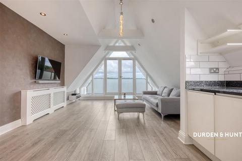 1 bedroom apartment for sale, Valley Hill, Loughton, IG10