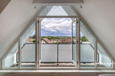 1 bedroom apartment for sale, Valley Hill, Loughton, IG10