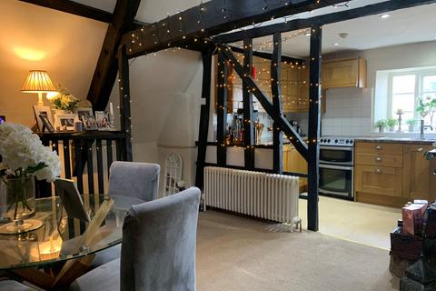 2 bedroom flat to rent, Broad Street, Bristol BS37