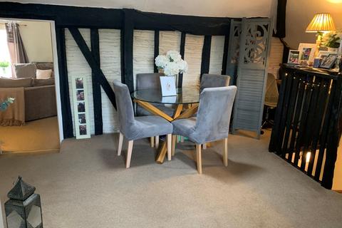 2 bedroom flat to rent, Broad Street, Bristol BS37