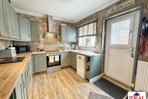 3 bedroom terraced house for sale, Poplar Road, Skellow, Doncaster
