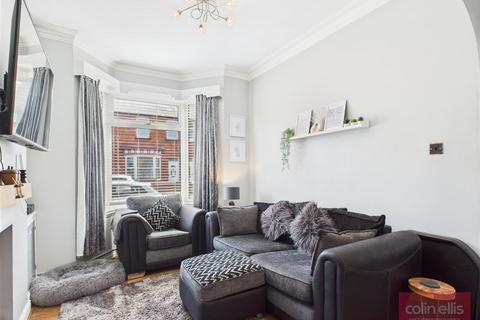 2 bedroom terraced house for sale, Milton Avenue, Scarborough