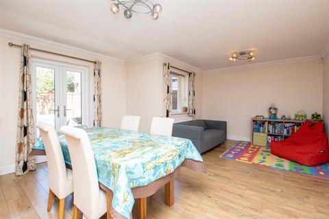 4 bedroom house to rent, Winstanley Lane, Shenley Lodge, Milton Keynes