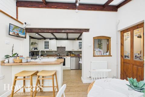 5 bedroom semi-detached house for sale, Short Road, Lowestoft